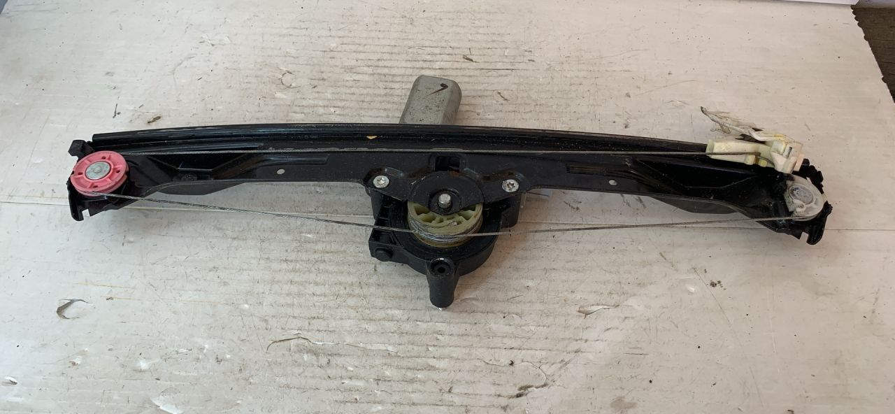 стеклоподъемник передний левый Fiat Bravo 2 поколение 2009, 1.9 л., дизель, МКПП, хетчбэк 5 дв., 1060308, 3H0732B, 500.0506, 72.005.003 - фото №1