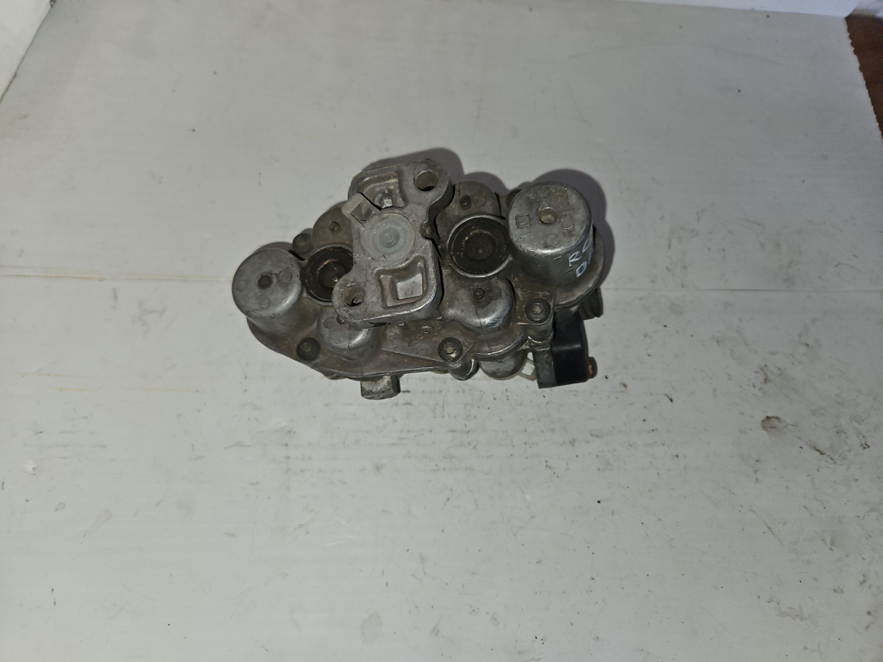 Клапан защитный 4-х контурный DAF XF 95 1 поколение (2002 - 2006), RC31682 - фото №1