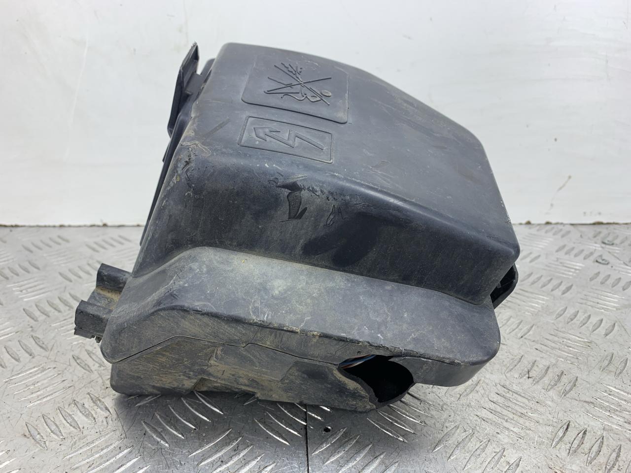 блок предохранителей Dacia Logan MCV 2 поколение (2013 - 2016), фургон, 243825499R, 243809584R - фото №1