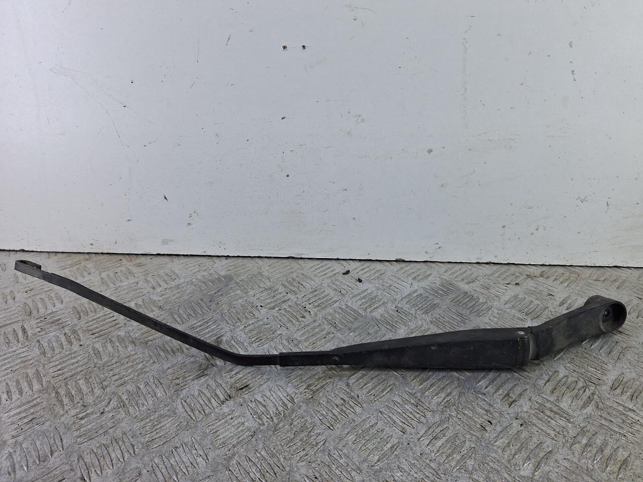 щеткодержатель (поводок стеклоочистителя, дворник) Kia Cerato 2 поколение (2009 - 2013) - фото №1