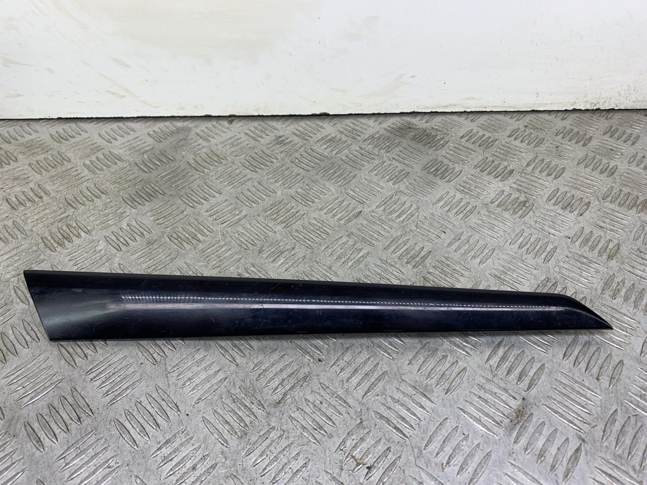 молдинг двери задней левой Mercedes-Benz C-Класс W204/S204 2007, 1.8 л., M 271.950, бензин, АКПП, серебро, седан, задний привод, A2047300522 - фото №1