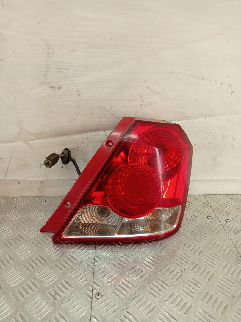 фонарь задний правый Daewoo Kalos 1 поколение 2004, 1.4 л., F14D3, бензин, МКПП, красный, минивэн, передний привод - фото №1