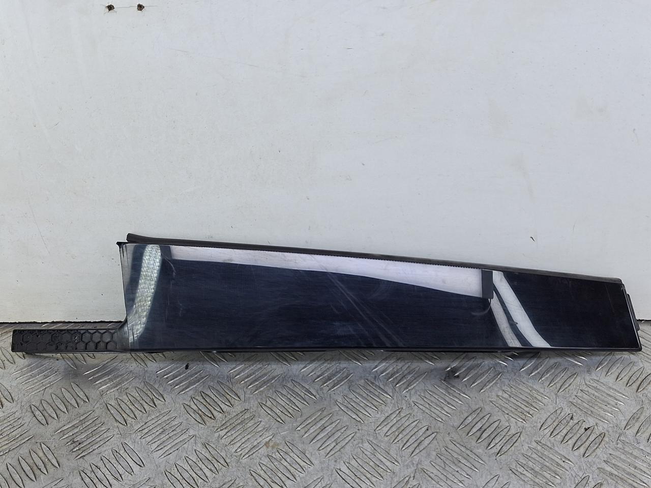 молдинг двери задней левой Skoda Octavia 3 поколение (A7) 2016, 1.4 л., CZDA, бензин, хетчбэк 5 дв., передний привод, 5E0839901C - фото №1