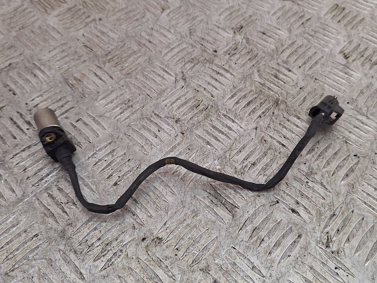 датчик коленвала Volvo C70 1 поколение 1999, 2.5 л., бензин, МКПП, серебро, купе, передний привод, 980618, 1275599, 0296000650 - фото №1