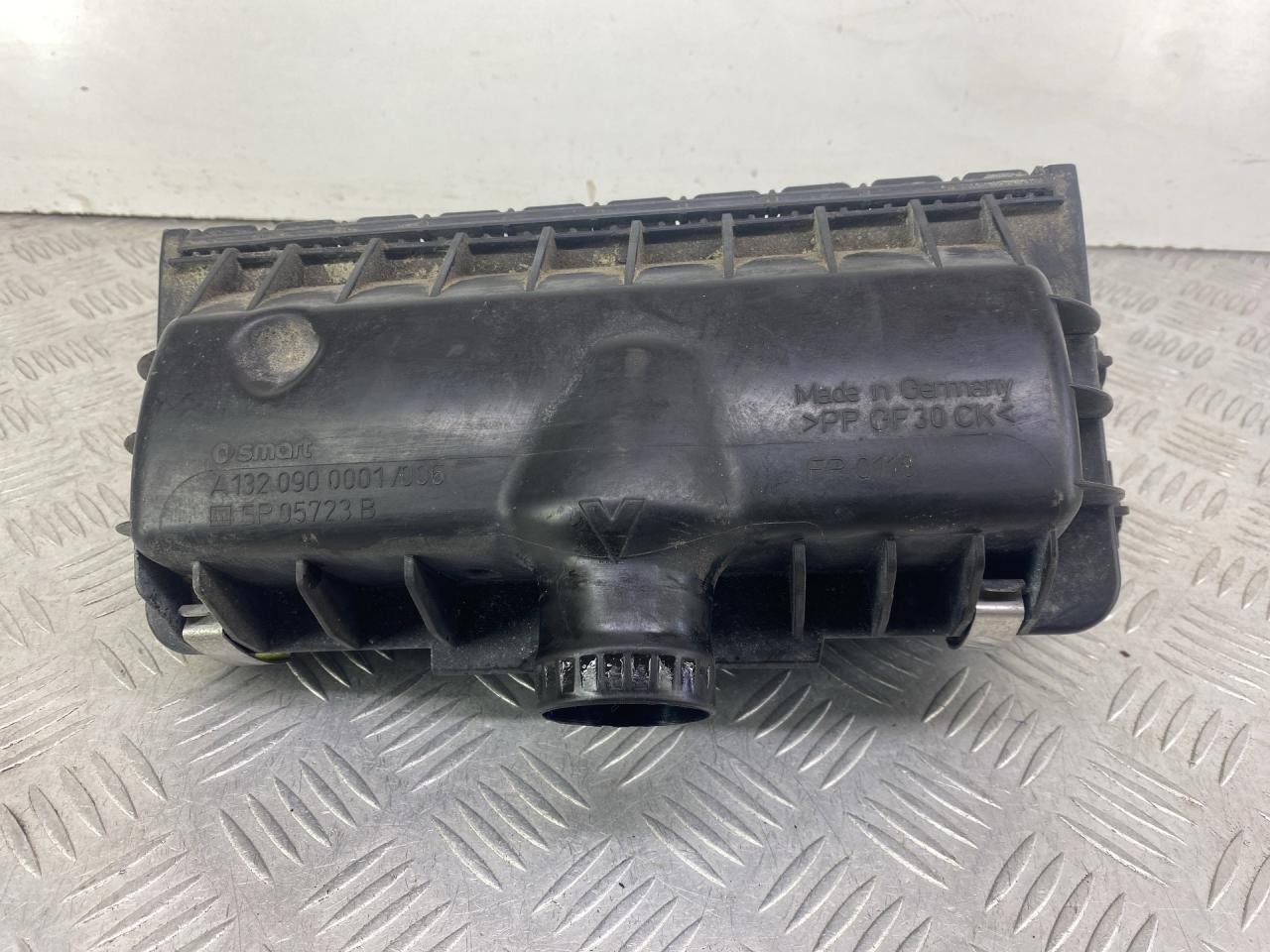 корпус воздушного фильтра Smart Fortwo 1 поколение A451 (1998 - 2002), 1.0 л., M 132.930, бензин, МКПП, серебро, купе, передний привод, A1320900001, SP05723B - фото №1