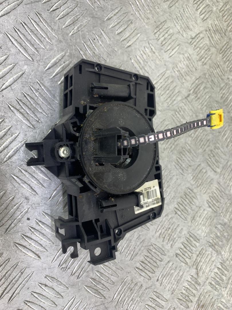 шлейф руля Renault Logan 1 поколение (2004 - 2009), 1.4 л., бензин, МКПП, синий, фургон, передний привод, 901057662, 8200792575P - фото №1