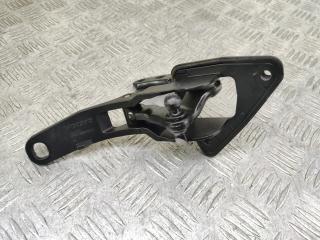 петля крышки багажника Volvo V70 2 поколение 2001, 2.4 л., B 5244 T3, бензин, АКПП, серебро, универсал, полный привод, 8643157