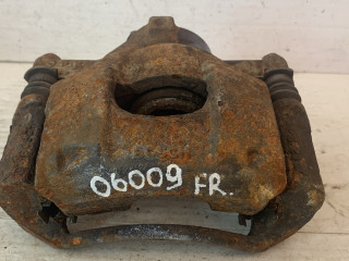 суппорт передний правый Toyota Aygo 1 поколение AB10 [рестайлинг] 2010, 1.0 л., 1KR-FE, бензин, МКПП, красный, хетчбэк 5 дв., передний привод