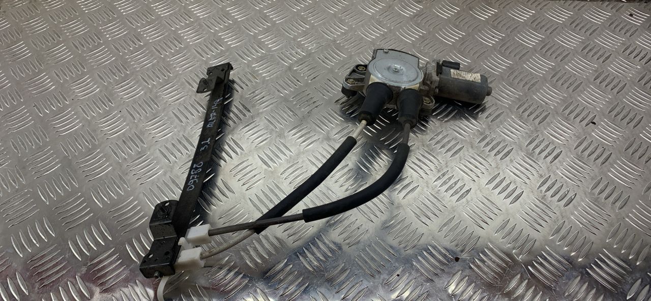 стеклоподъемник задний левый Alfa Romeo 147 1 поколение 2002, 2.0 л., AR 32310, бензин, МКПП, черный, хетчбэк 5 дв., передний привод, 0870472002, 467397950 - фото №1