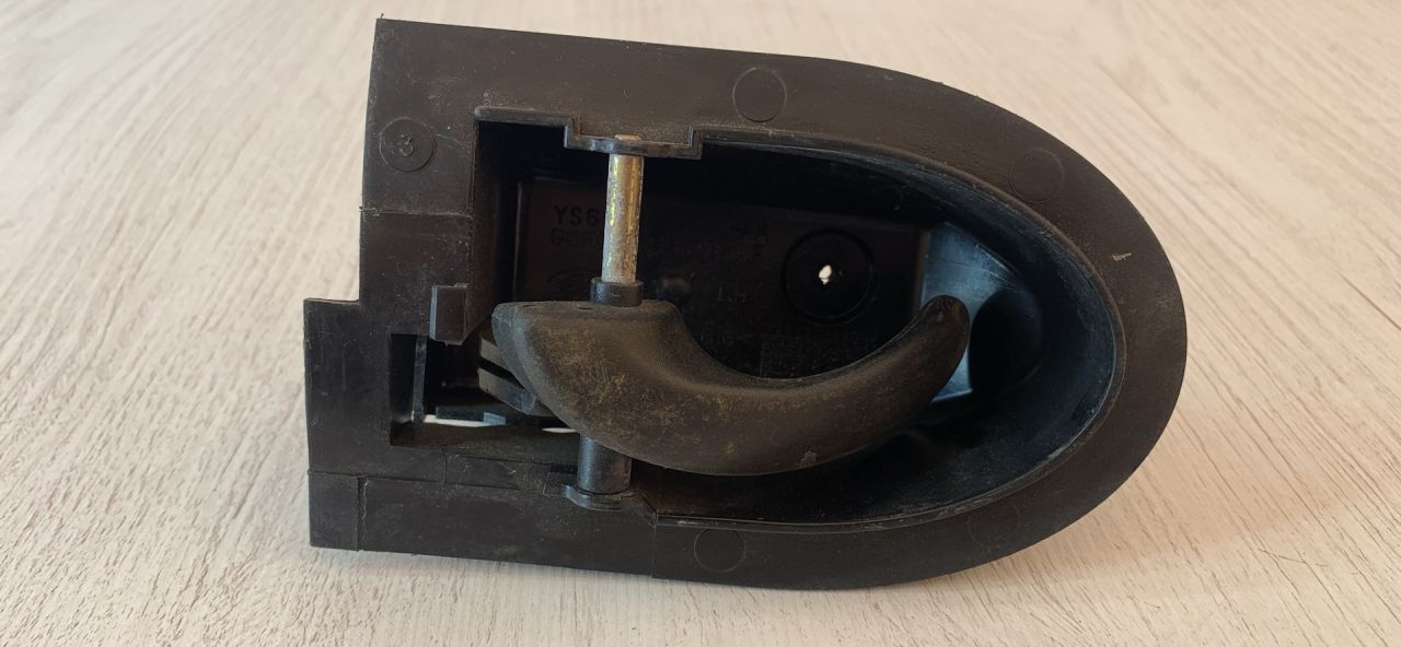 ручка внутренняя задняя левая Ford Fiesta 4 поколение (1996 - 2000), 96FGA22601AF - фото №1