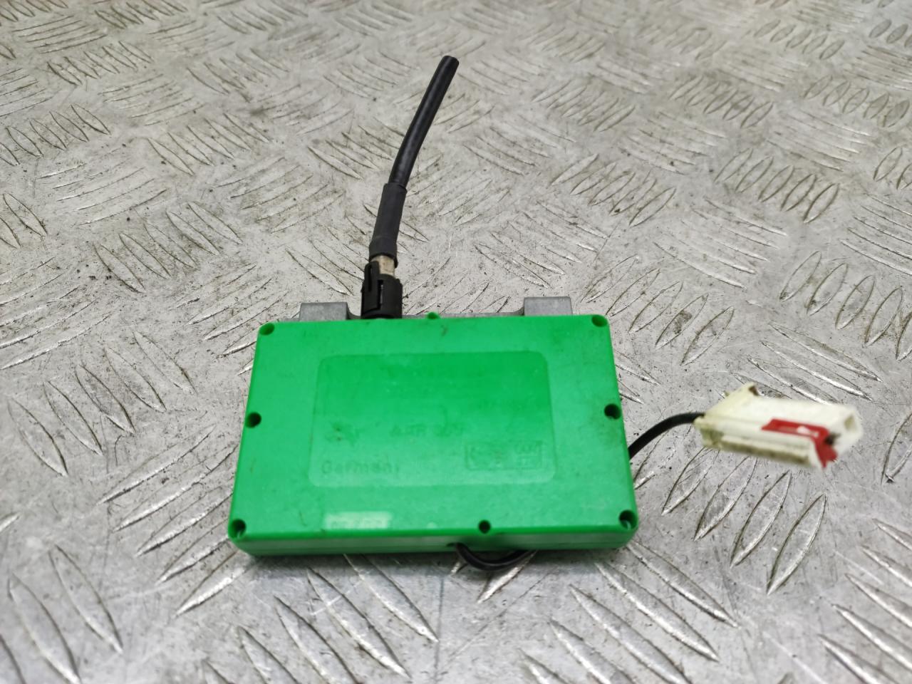 усилитель антенны Volvo V70 2 поколение 2001, 2.4 л., B 5244 T3, бензин, АКПП, серебро, универсал, полный привод, 9459222 - фото №1