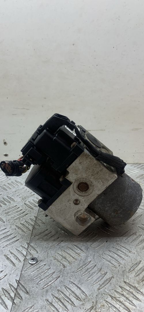 блок ABS Smart Fortwo 1 поколение 2000, 0.6 л., M 160.910, бензин, робот, черный, хетчбэк 3 дв., задний привод, 0273004530, 0006647V003, 0265215499 - фото №1