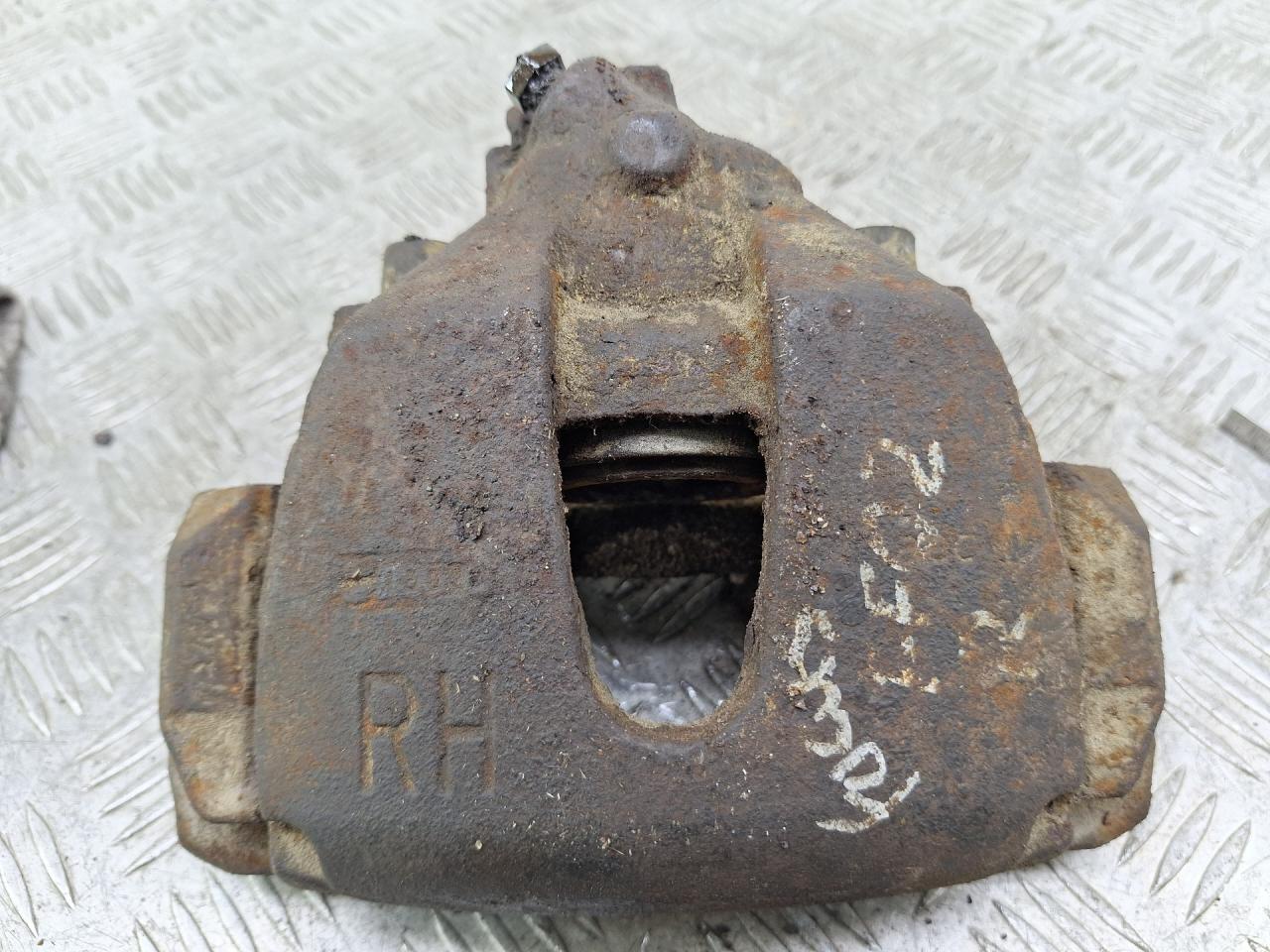 суппорт передний правый Ford Focus 2 поколение (2004 - 2008) - фото №1