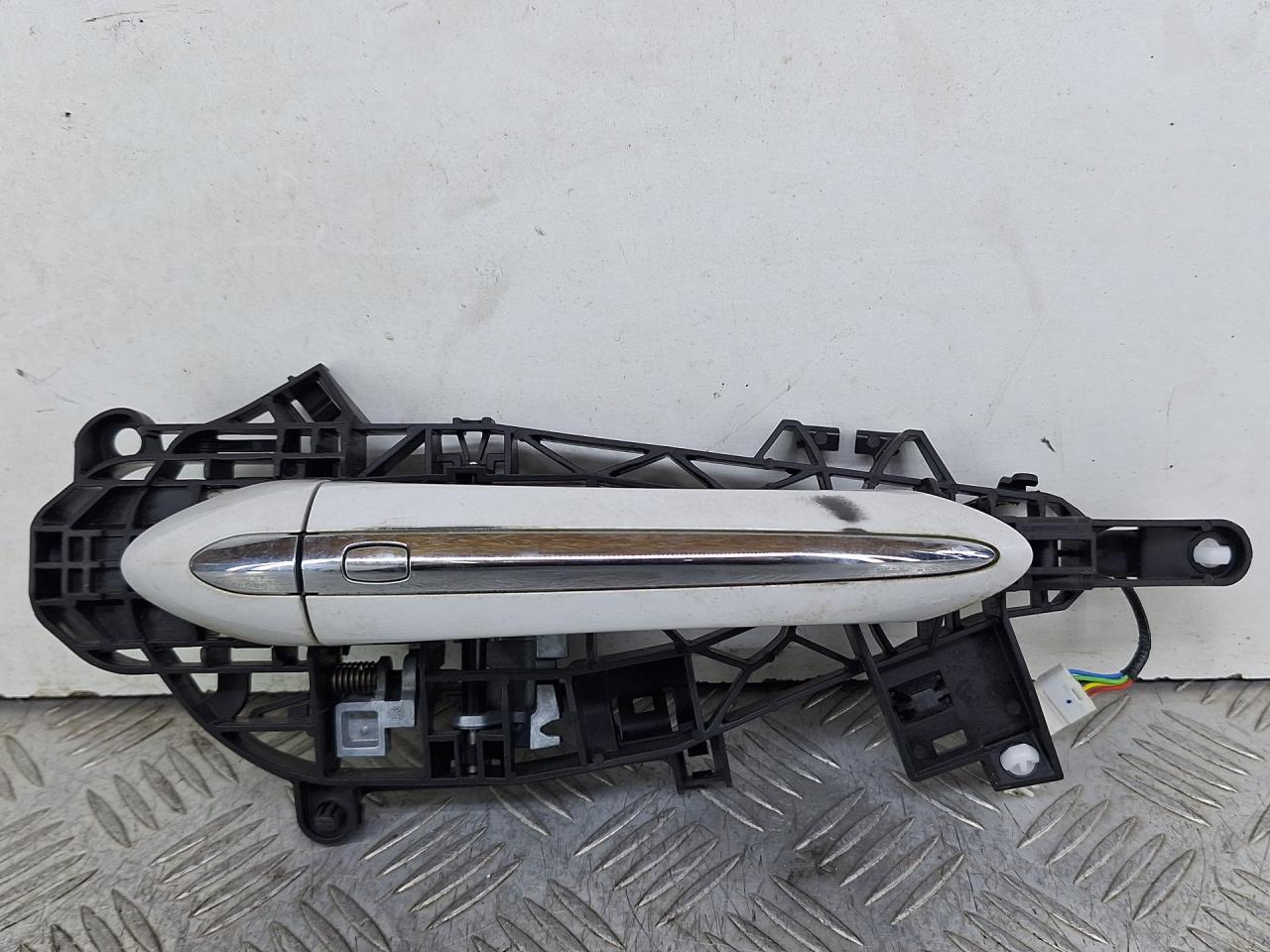 ручка наружная Opel Insignia 2 поколение (B) 2018, 2.0 л., дизель, АКПП, белый, хетчбэк 5 дв., полный привод, 13515503 - фото №1