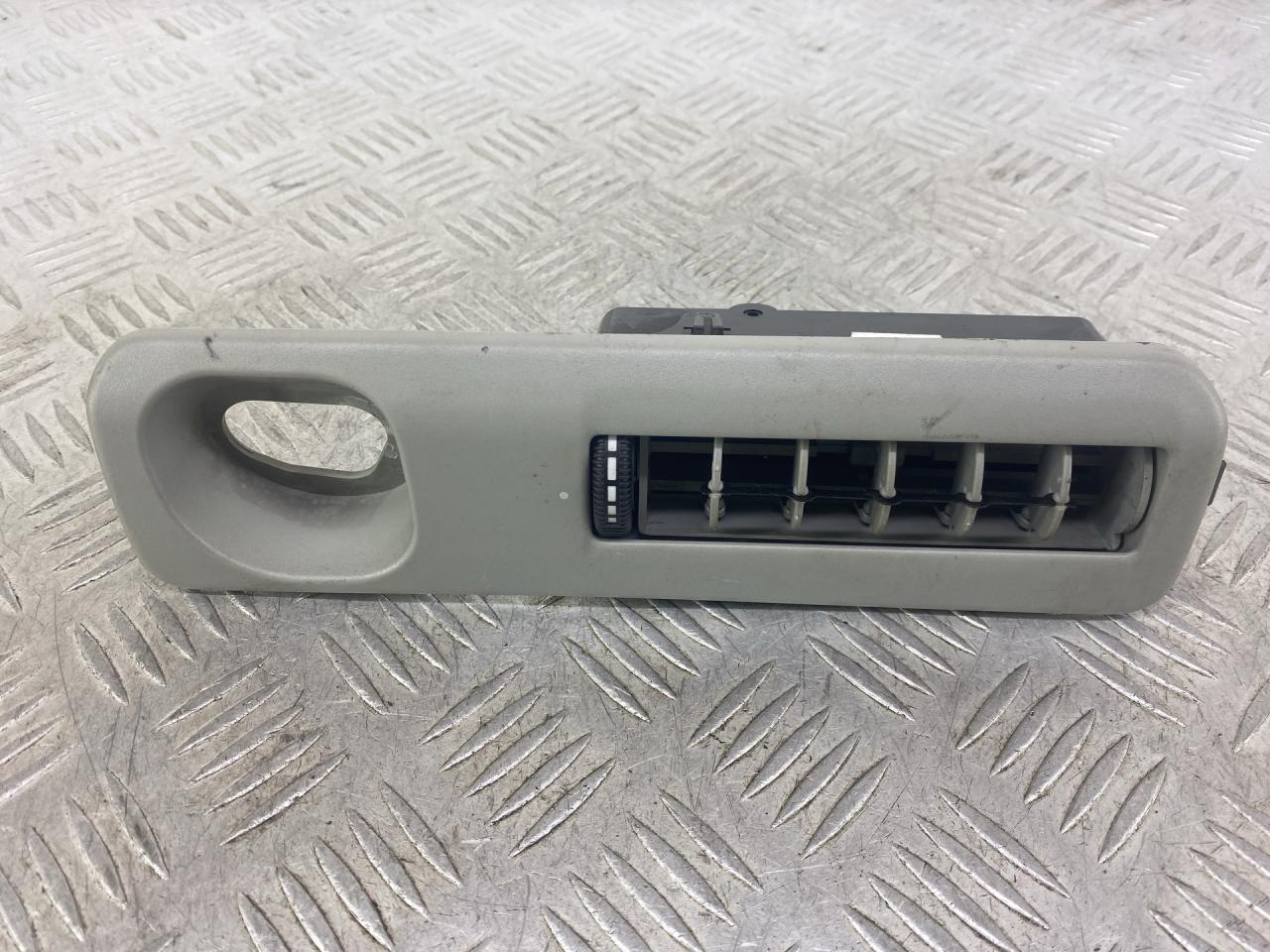 дефлектор обдува салона Mercedes-Benz Vito W639 2006, 3.2 л., M 112.951, бензин, АКПП, черный, задний привод, A6398300654 - фото №1