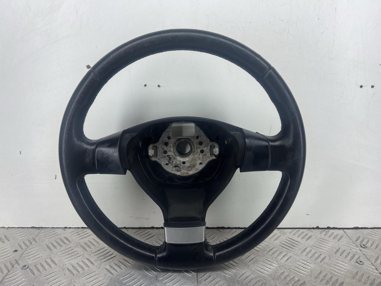 руль Volkswagen Golf 5 поколение 2007, 1.4 л., CAXA, бензин, 6МКПП, серый, универсал, передний привод - фото №1