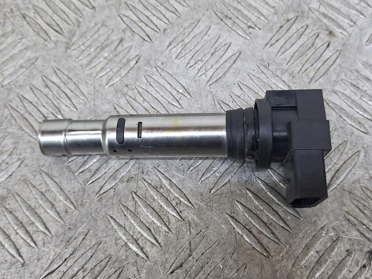 катушка зажигания Volkswagen Golf 5 поколение 2007, 1.4 л., CAXA, бензин, 6МКПП, серый, универсал, передний привод, 036905715E - фото №1