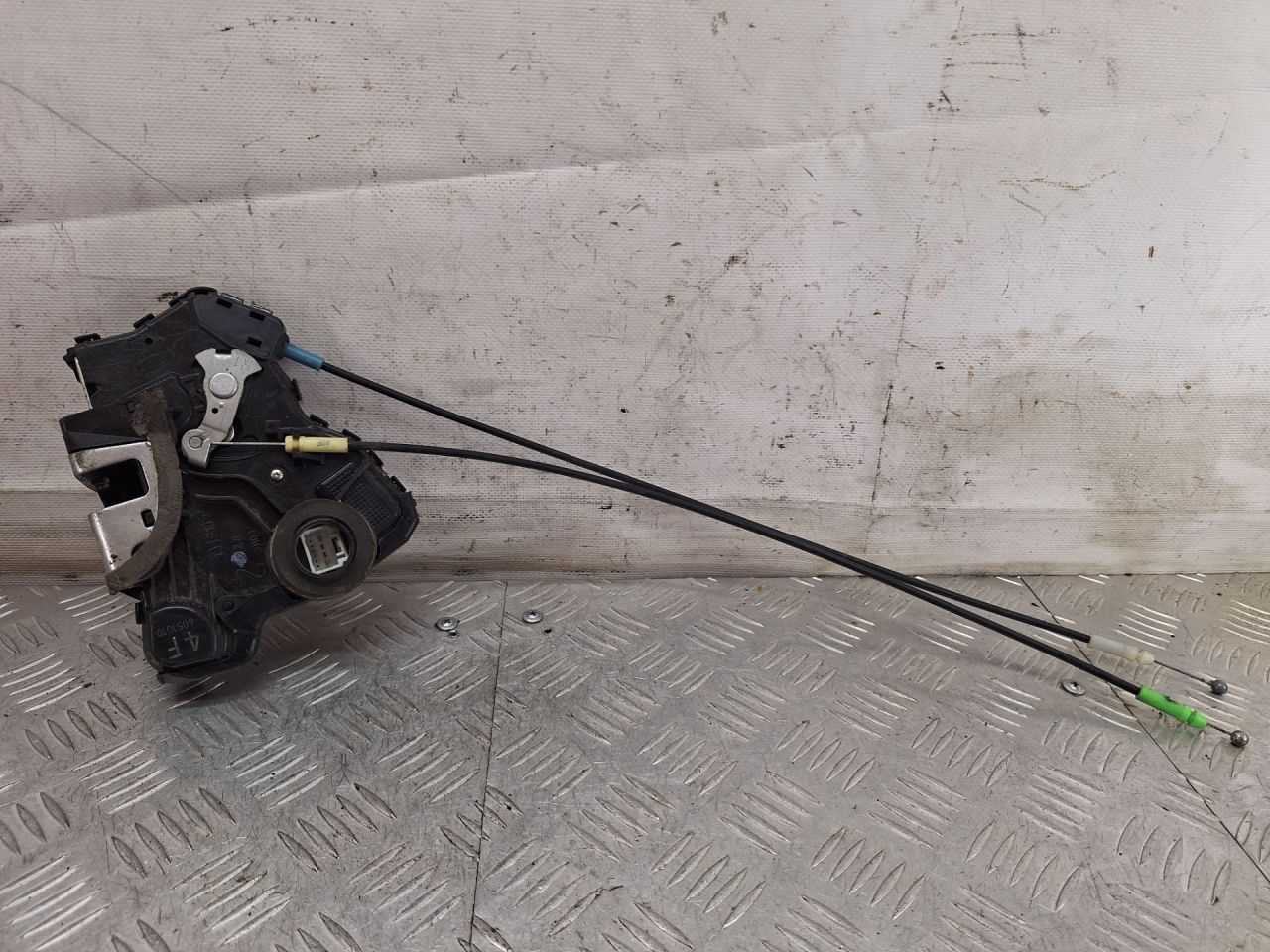 замок двери передней правой Toyota RAV4 3 поколение (XA30) 2008, 6051010 - фото №1