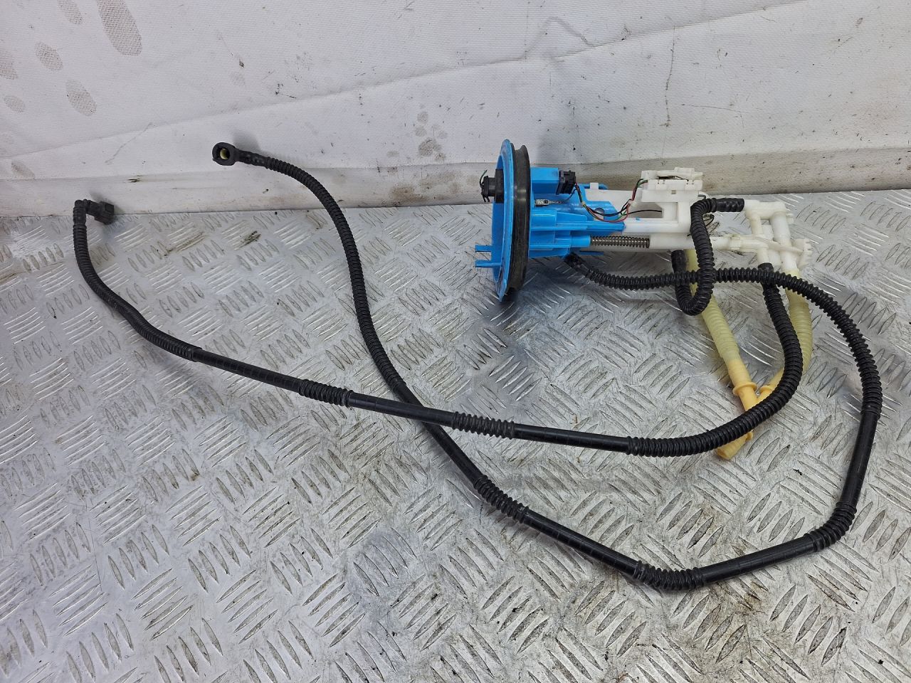 насос топливный Volkswagen Tiguan 1 поколение (2007 - 2011), 5N0919109C, 5N0919109D - фото №1