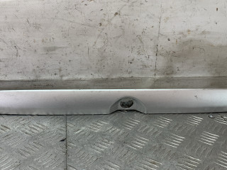 накладка подсветки номера Mitsubishi Carisma 1 поколение [рестайлинг] 2003, 1.6 л., 4G92 (DOHC 16V), бензин, МКПП, серебро, хетчбэк 5 дв., передний привод, XP361227E