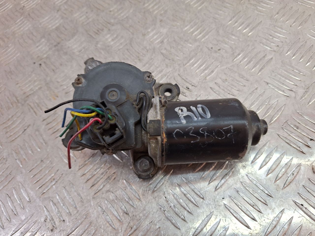 моторчик передних стеклоочистителей (дворников) Kia Rio 1 поколение 2001, 1.5 л., A5D, бензин, МКПП, красный, универсал, передний привод - фото №1