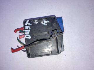 блок реле Renault Duster 1 поколение (2010 - 2015), бензин, 82004300037