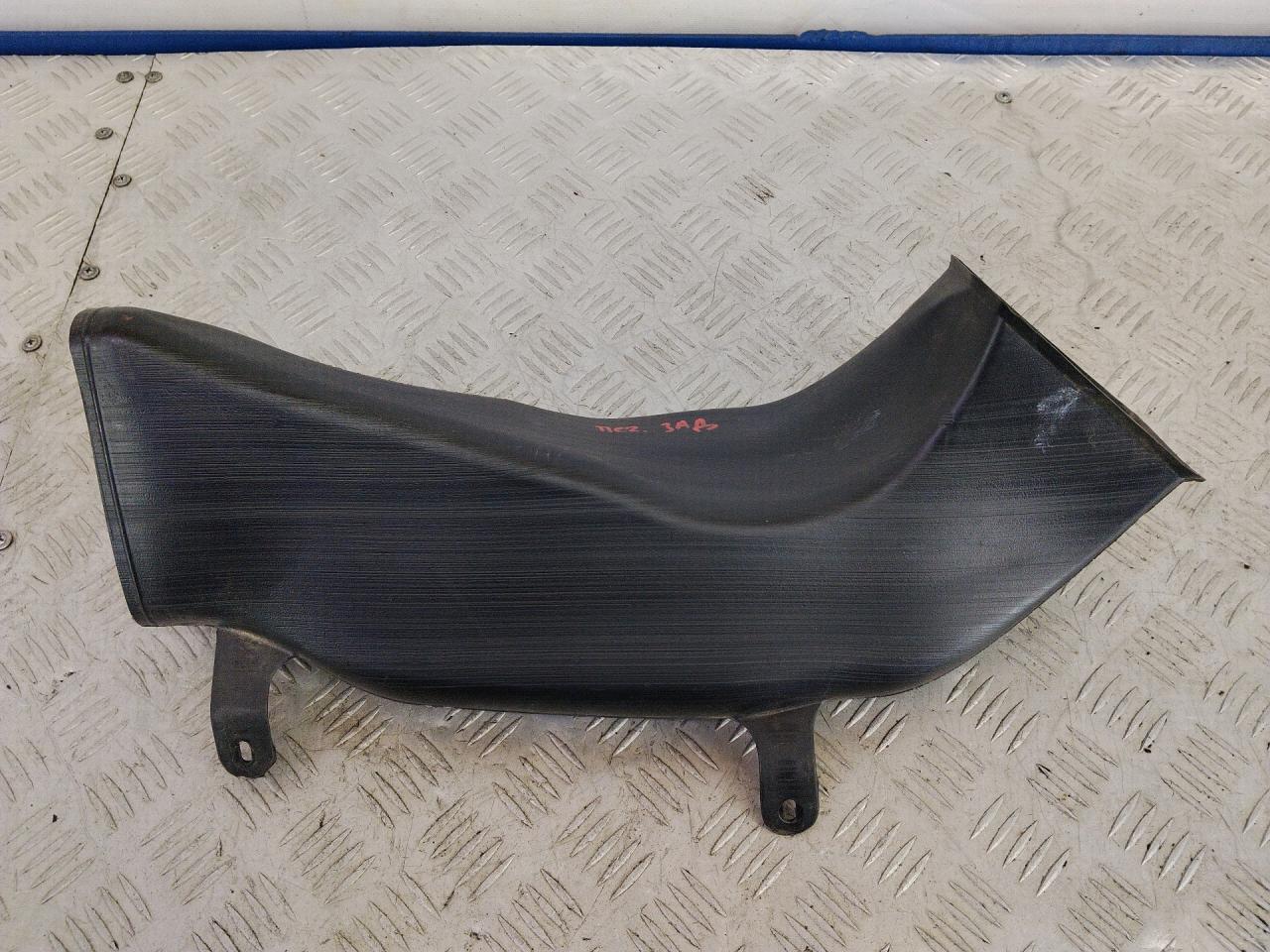 воздуховод Mercedes-Benz Vito W639 2006, 3.2 л., M 112.951, бензин, АКПП, черный, задний привод, A6398311945 - фото №1