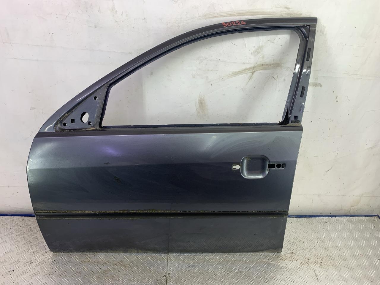 дверь передняя левая Ford Mondeo 3 поколение (2000 - 2003), 1.8 л., бензин, МКПП, серый, универсал, передний привод - фото №1