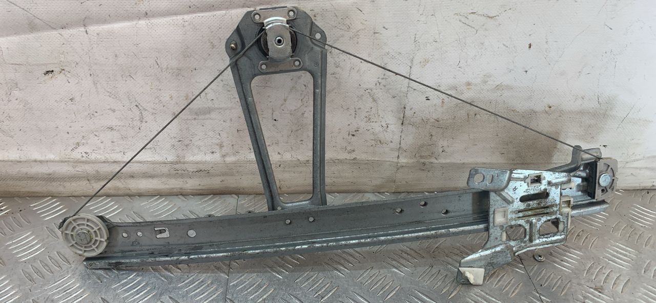 стеклоподъемник задний правый Mercedes-Benz A-Класс W168 1999, 1.9 л., M 166.990, бензин, черный, минивэн, передний привод - фото №1