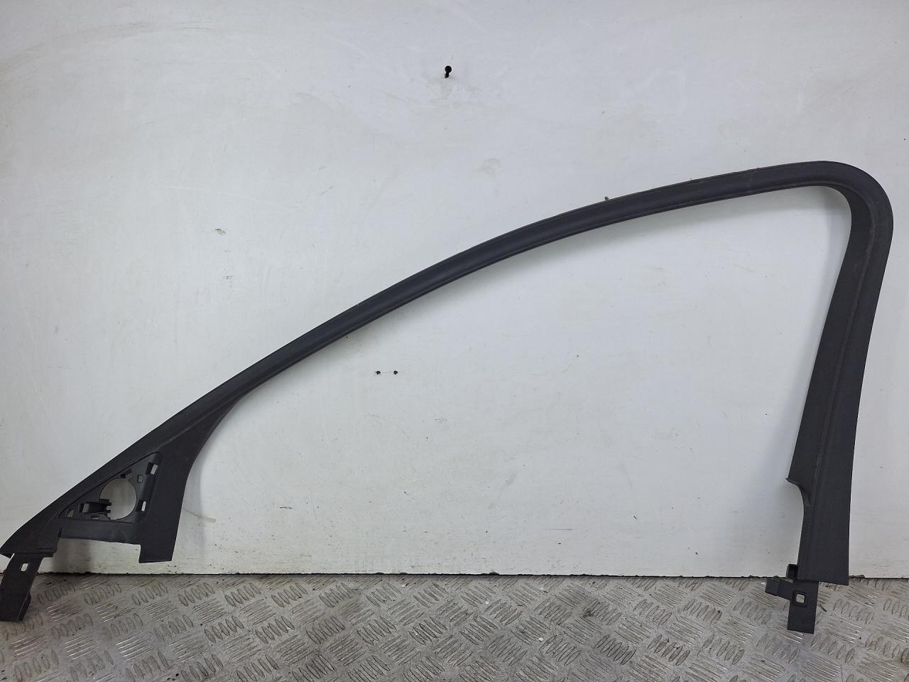 молдинг двери передней правой Opel Insignia 2 поколение (B) 2018, 2.0 л., дизель, АКПП, белый, хетчбэк 5 дв., полный привод, 39144813 - фото №1