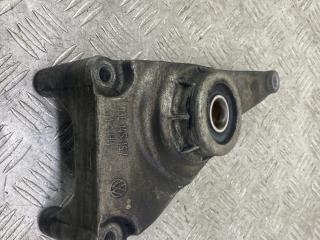 кронштейн (крепление) Volkswagen Crafter 1 поколение [рестайлинг] (2011 - 2016), 2.0 л., дизель, МКПП, желтый, задний привод, 03L145167