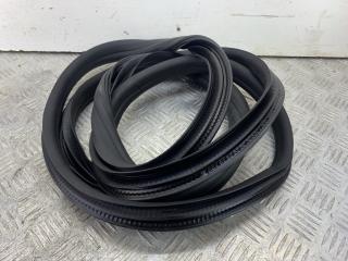 уплотнитель двери Skoda Yeti 1 поколение 2013, 2.0 л., CFHF, дизель, 6МКПП, серый, универсал, полный привод, 5L0867365