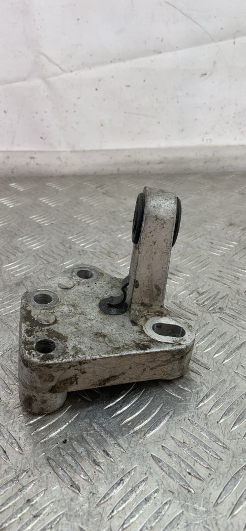 кронштейн двигателя Rover 45 1 поколение (1999 - 2005), 1.8 л., бензин, KK0101590 - фото №1