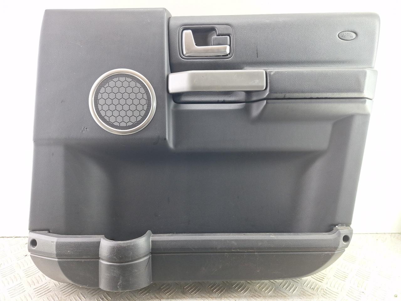 обшивка двери передняя правая Land Rover Discovery 3 поколение L319 2007, 2.7 л., 276DT, дизель, АКПП, серый, внедорожник 5 дв., полный привод, DDC500041 - фото №1