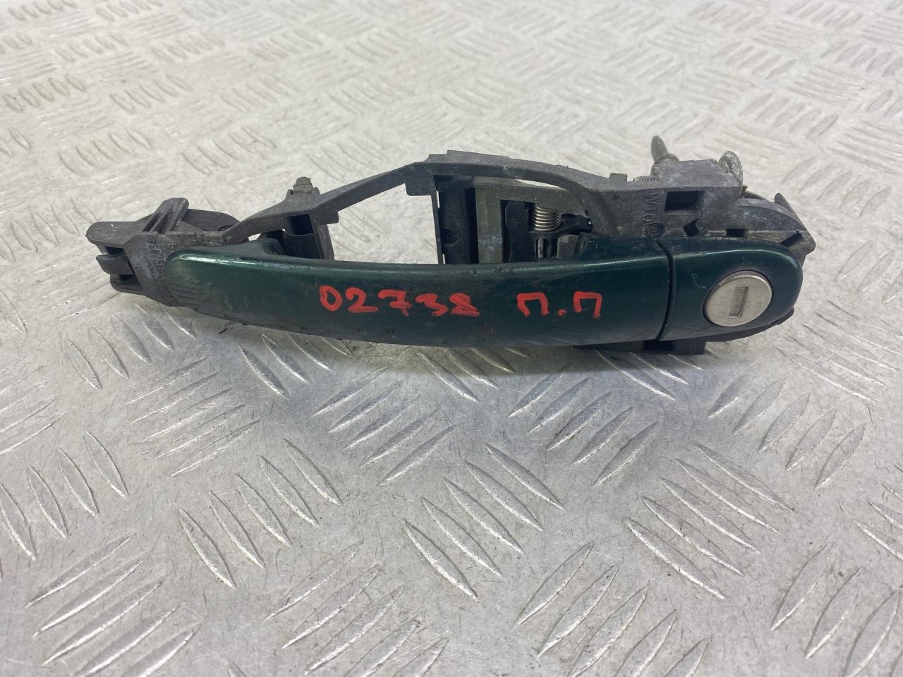 ручка наружная Volkswagen Passat B5 2000, 1.9 л., дизель, зеленый, универсал, передний привод, 3B0837885886 - фото №1