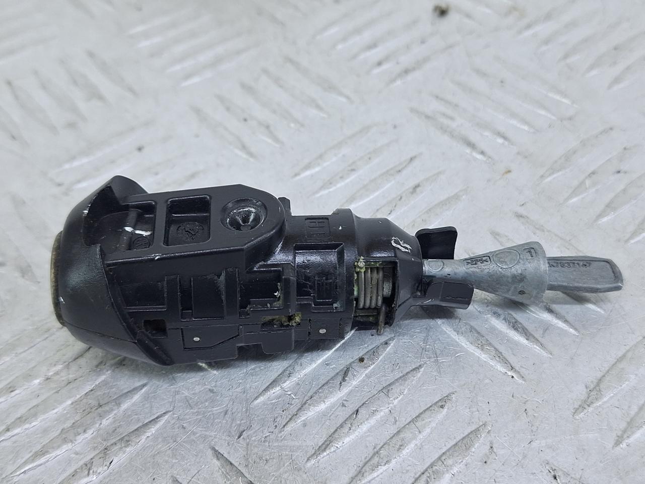 личинка дверного замка Volkswagen Caddy 5 поколение 2022, бежевый, фургон, передний привод, 2K7837167 - фото №1