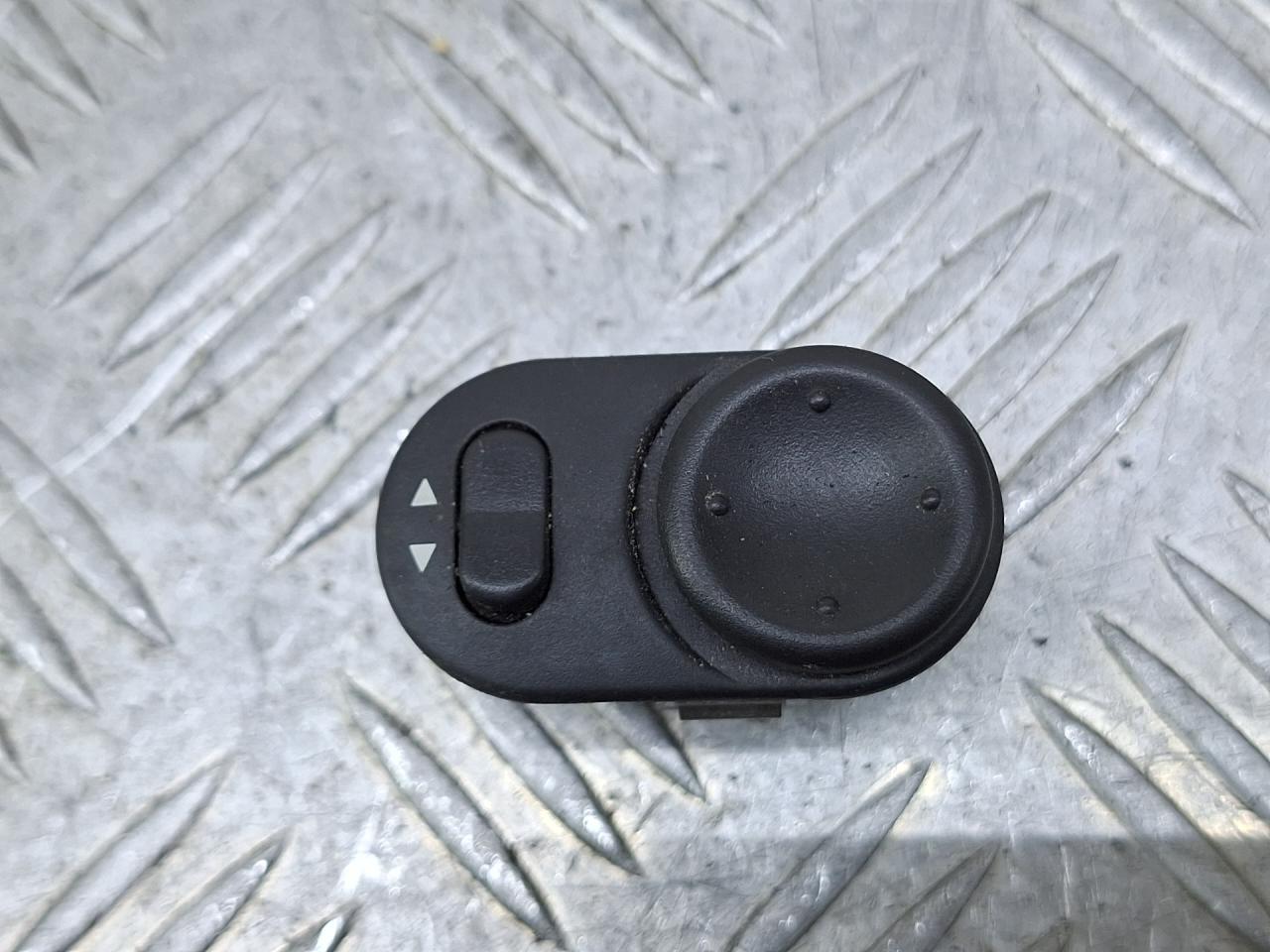 джойстик регулировки зеркал Saab 9-3 1 поколение 2001, 2.0 л., B205E, бензин, АКПП, черный, хетчбэк 5 дв., передний привод, 5241211 - фото №1