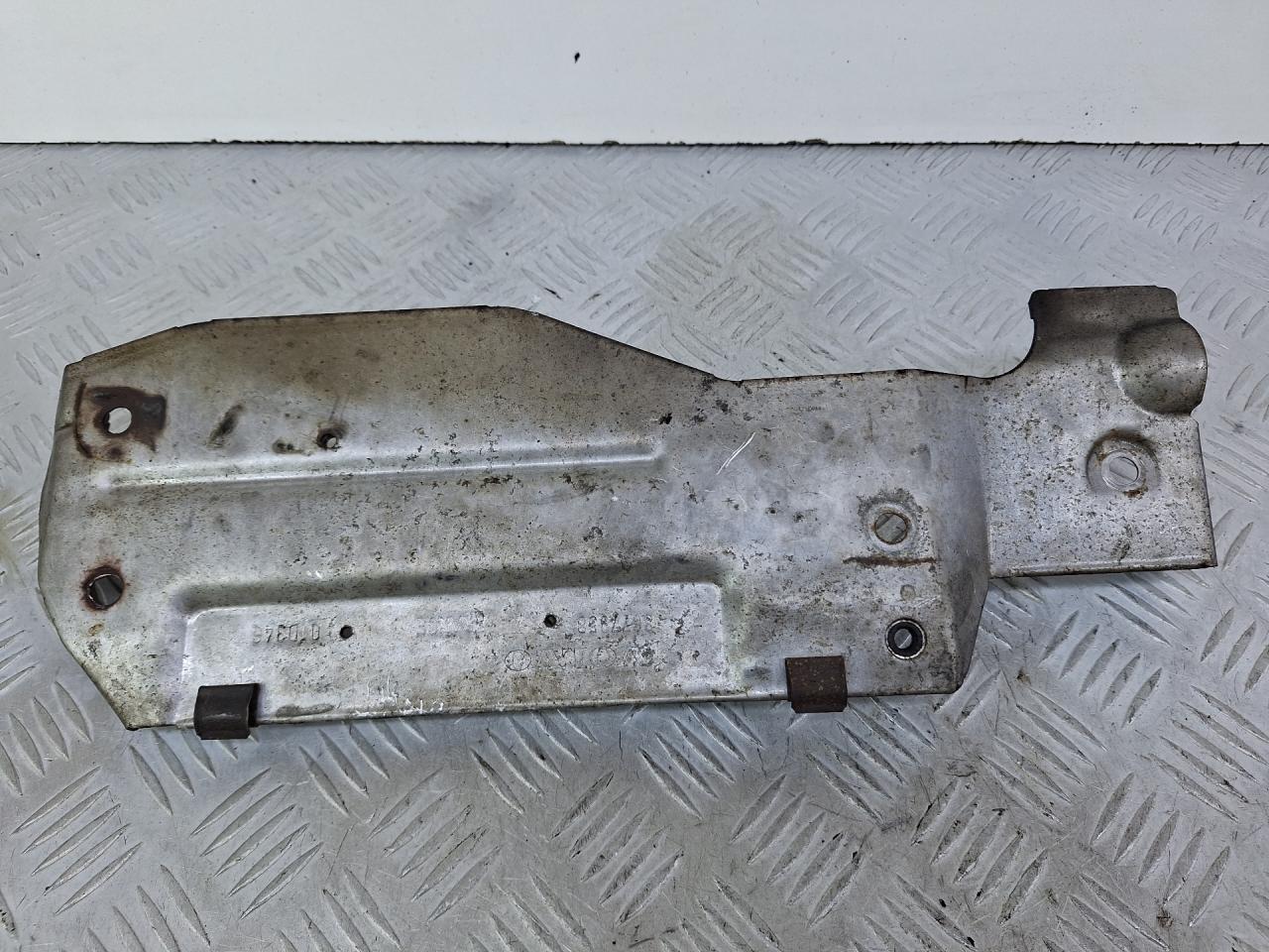 тепловой экран моторного отсека Volvo V70 2 поколение 2001, 2.4 л., B 5244 T3, бензин, АКПП, серебро, универсал, полный привод, 8677958 - фото №1