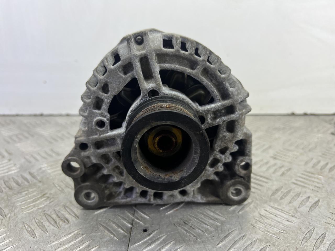 генератор Volkswagen Polo 4 поколение (2001 - 2005), 037903025M - фото №1