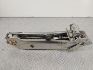 домкрат Volkswagen Golf 4 поколение (1997 - 2006), 8L0011031A