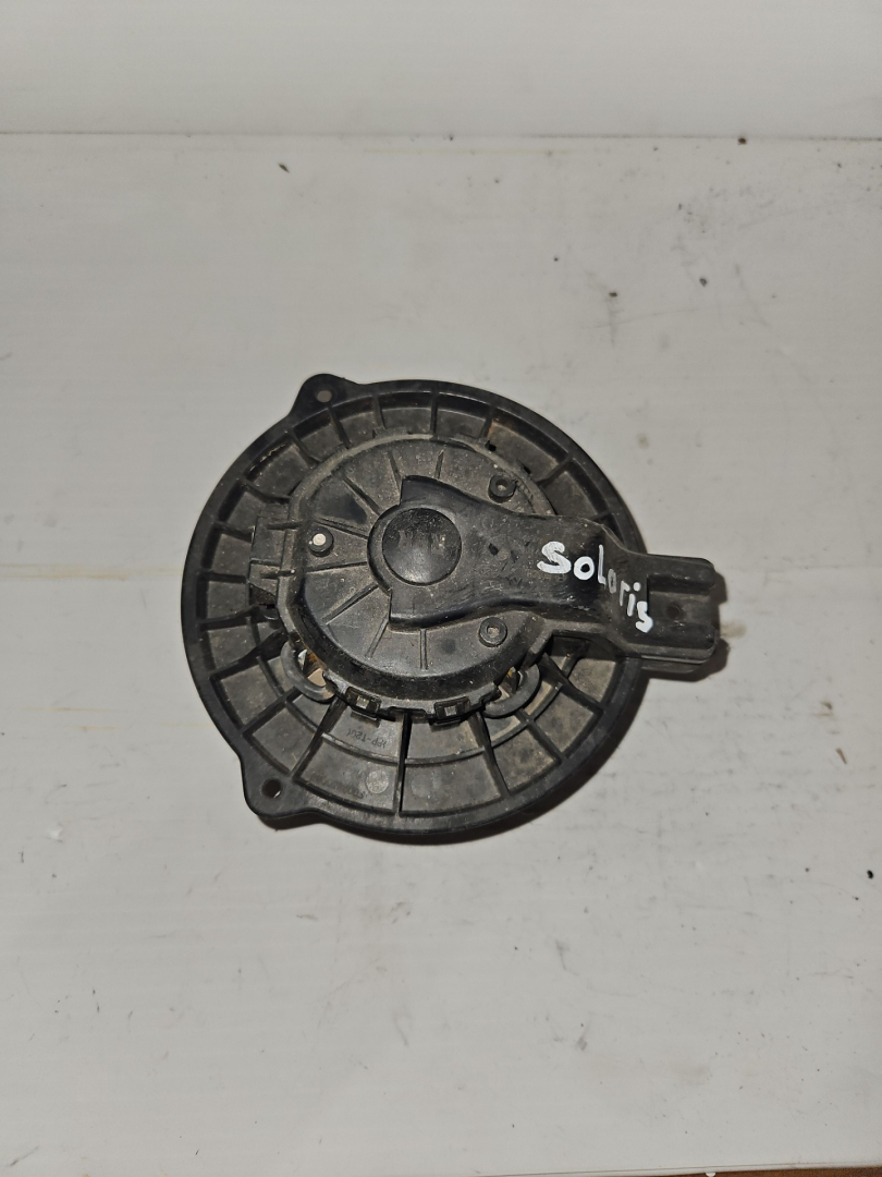 моторчик печки Hyundai Solaris 1 поколение (2010 - 2014), 0053B2480 - фото №1