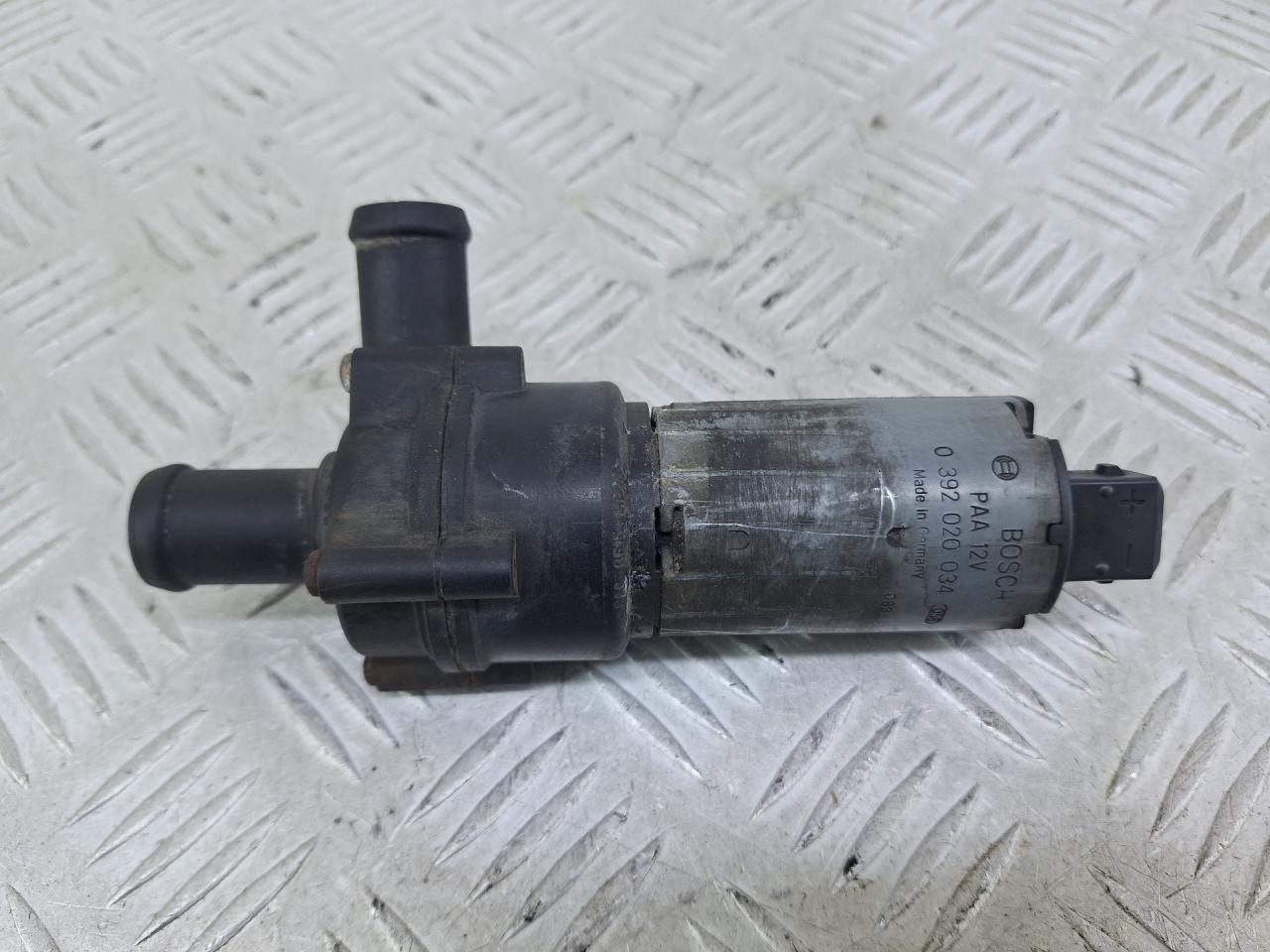 насос антифриза дополнительный Volvo V70 2 поколение 2001, 2.4 л., B 5244 T3, бензин, АКПП, серебро, универсал, полный привод, 0392020034 - фото №1