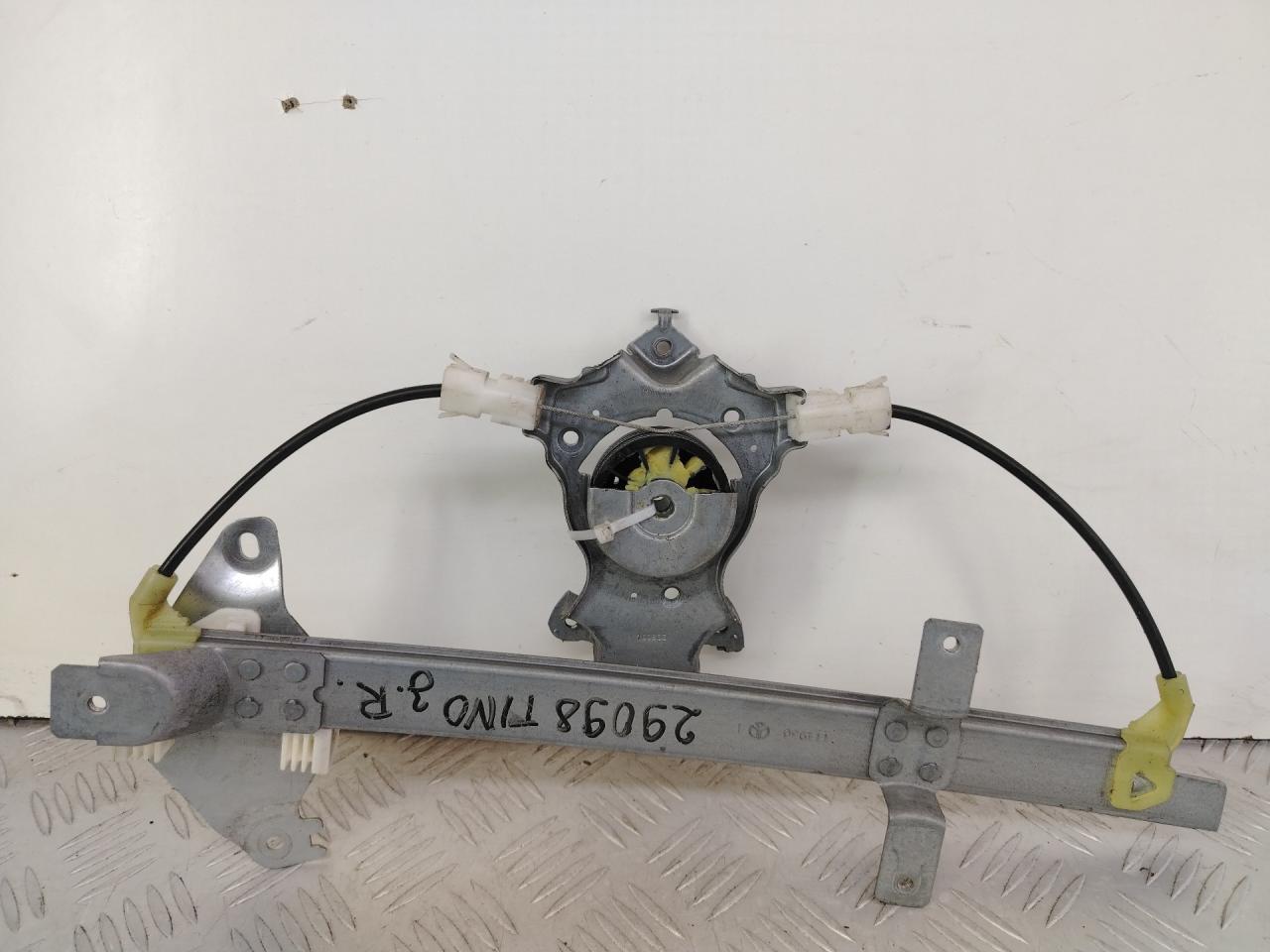 стеклоподъемник задний правый Nissan Almera Tino V10 2003, 1.8 л., QG18DE, бензин, АКПП, голубой, минивэн, передний привод, 114930 - фото №1