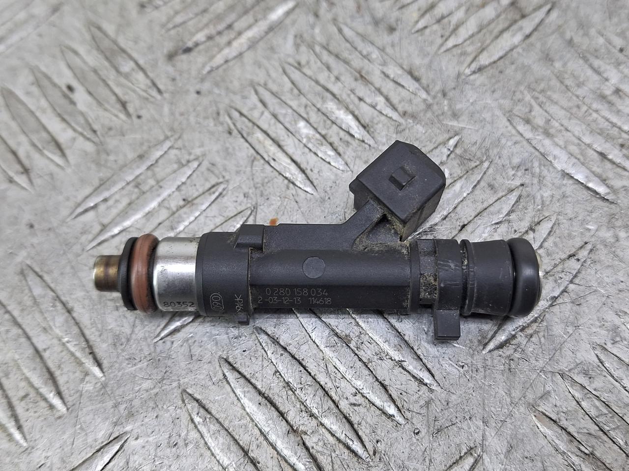 форсунка Renault Sandero 1 поколение (2009 - 2014), 1.6 л., бензин, 8200227124, 0280158034 - фото №1