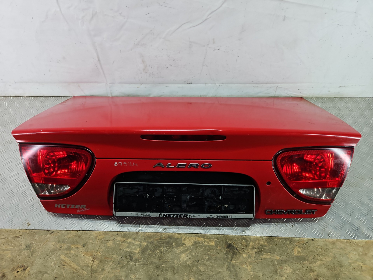 крышка багажника (дверь 3-5) Chevrolet Alero 1 поколение 2000, 2.4 л., бензин, АКПП, красный, седан, передний привод - фото №1