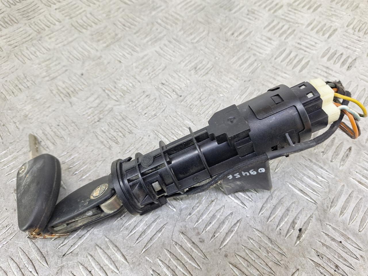 замок зажигания Alfa Romeo 156 1 поколение 2002, 2.0 л., 937 A1.000, бензин, МКПП, черный, универсал, передний привод - фото №1