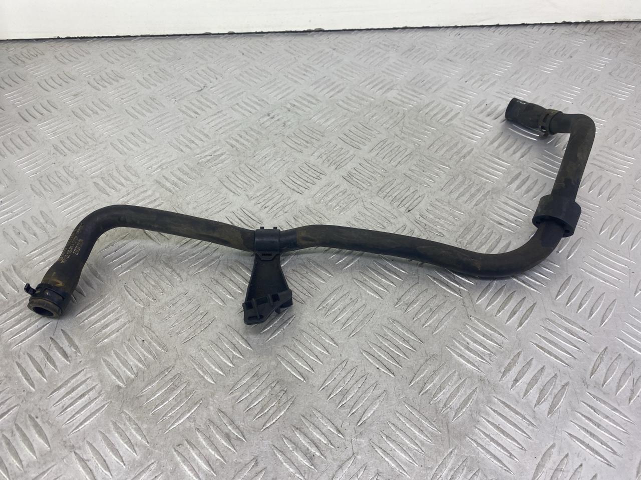 патрубок расширительного бачка Volkswagen Passat B6 (2005 - 2010), 2.0 л., дизель, универсал, 1K0122109AN - фото №1