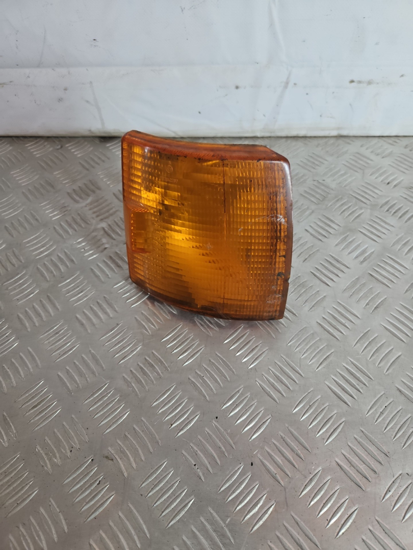 поворотник правый Volkswagen Transporter T4 1997, 2.5 л., дизель, грузовик, передний привод, 701953050B - фото №1