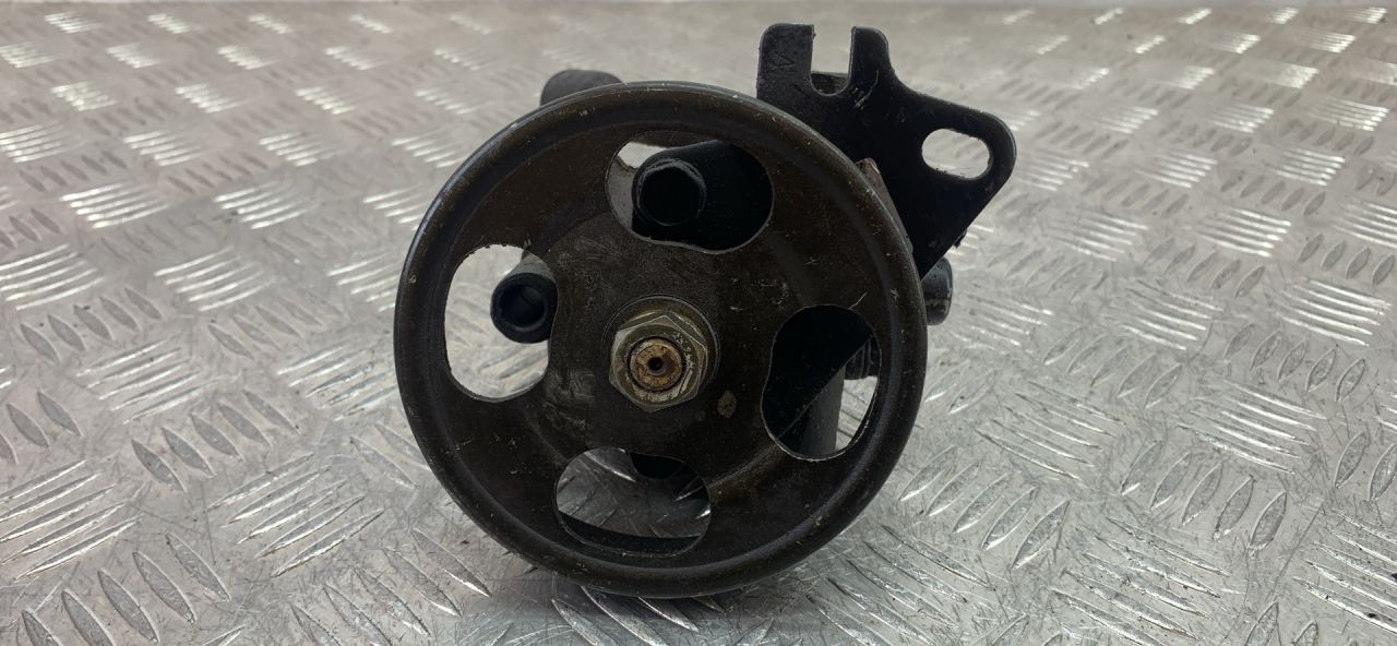 насос гидроусилителя руля Nissan Primera P10 (1990 - 1997), 4911050J00 - фото №1