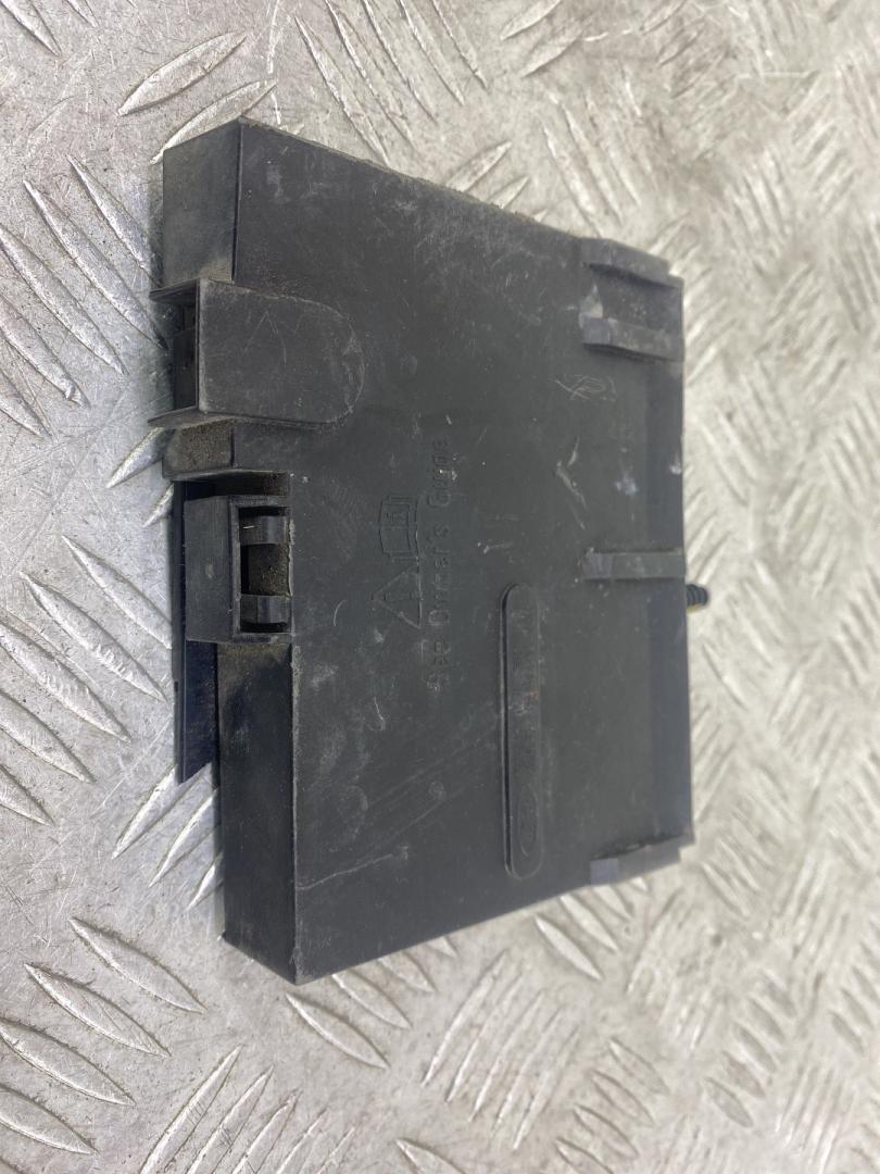 блок предохранителей Ford Fiesta 5 поколение 2003, 2S6T34H076AA - фото №1